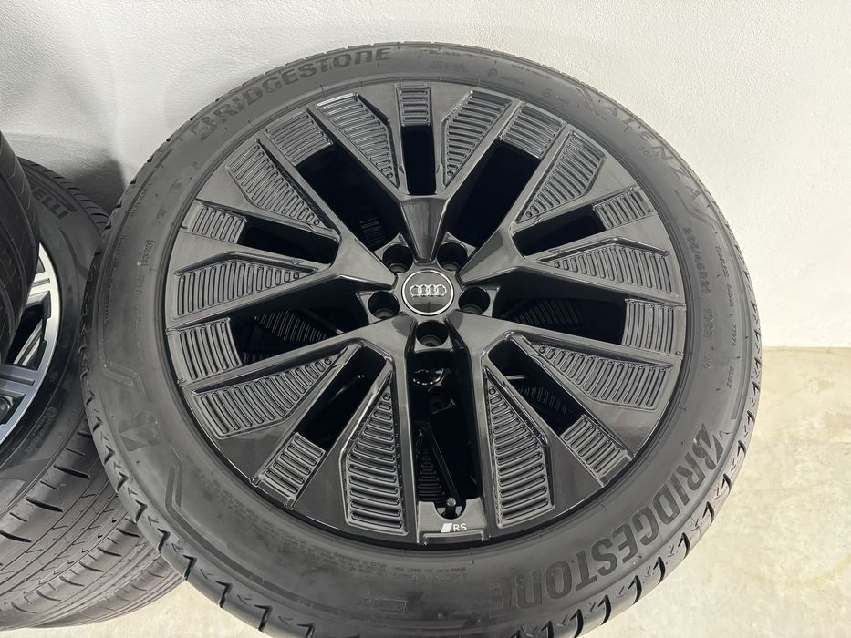 Jante Audi Q8 Etron R21 Originale RS Negru Lucios Bridgestone de vara