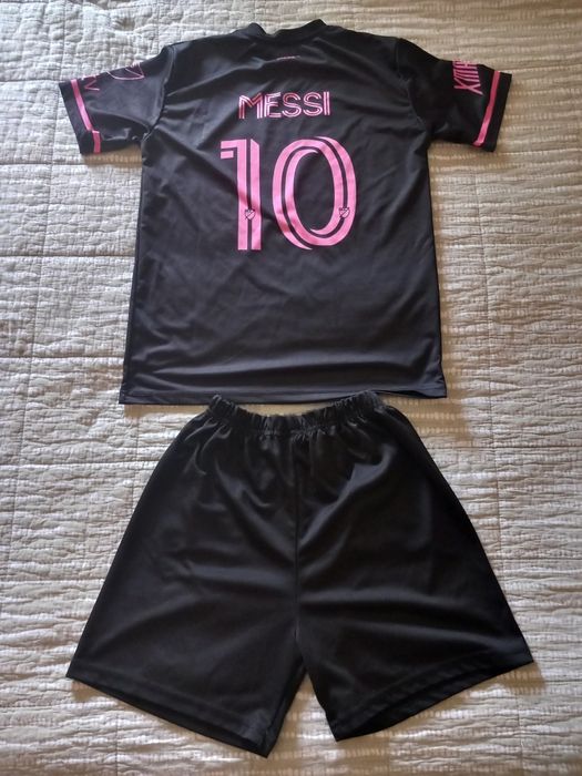 Спортен екип на Меси