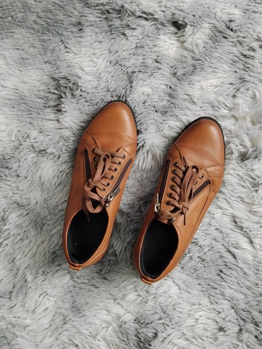 Обувь женская ношеная.