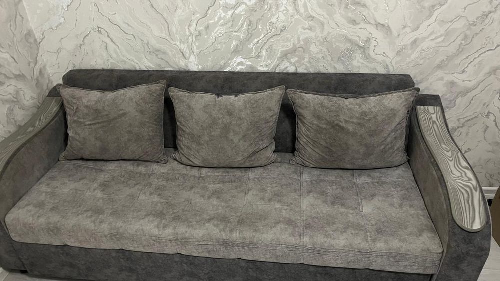 Диван в хорошом состояние