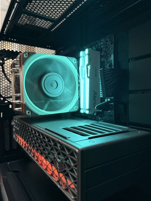 PC Gaming Saphire RX 9070 XT Nitro+, AMD Ryzen 5 7600X Garantie 2 ani