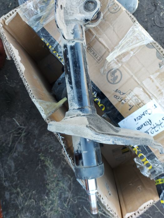 Амортизаторы передние