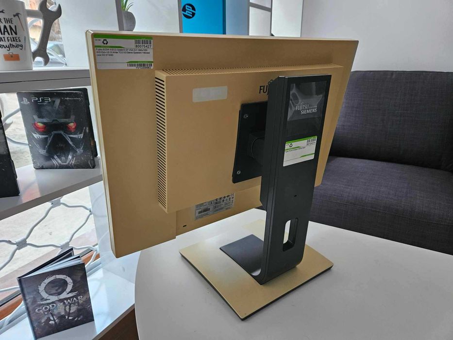 Монитор Fujitsu B22W-5 ECO 22" инча + кабели