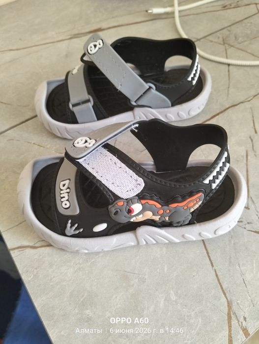 Продам детские сандалики