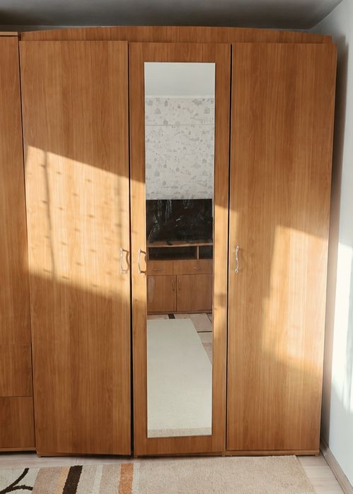 Vand set dulap 3 usi 2 bucati si comoda tv -2 bucati