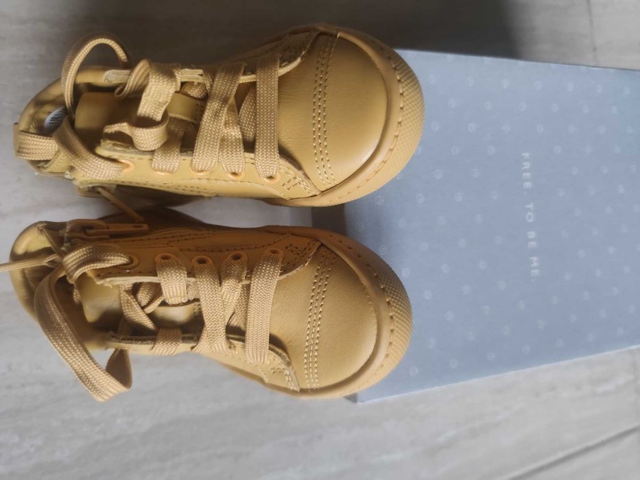 Бебешки обувки Clarks- НОВИ!