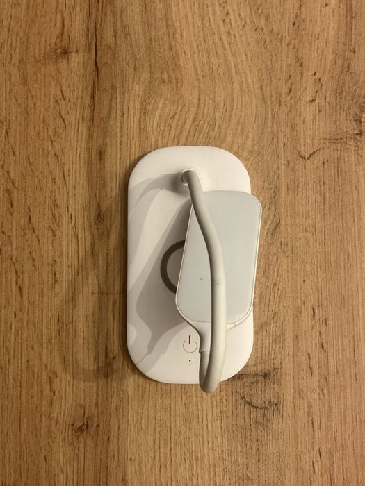 Lampă de birou Huawei cu încărcător wireless încorporat