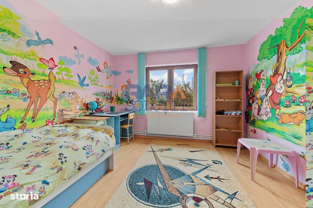 Vilă cu 6 dormitoare, 2 garaje, anexe multiple - 2076 mp teren