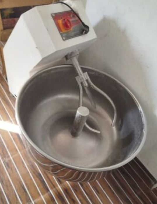 Тестомешалка турецкий, состояние яхши 220 да ишлайди