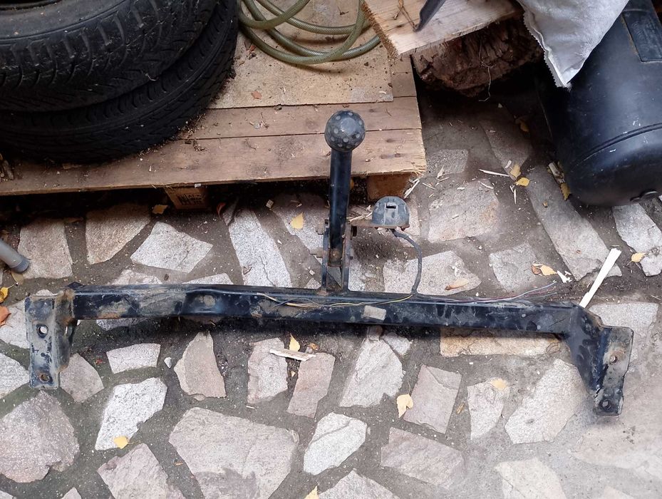 Теглич за Тойота Ярис Версо