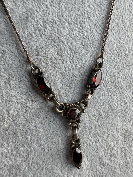 Colier din argint si granate