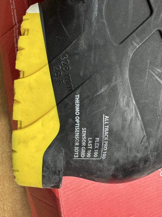 Clapari Rossignol 43-44, marime 28,5 cm