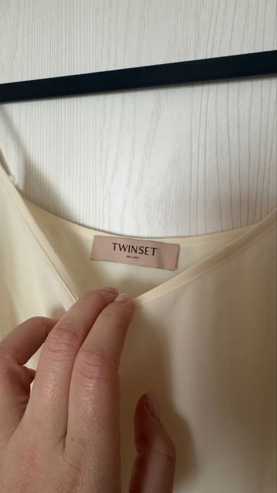 Рокля Twinset - цвят кремав