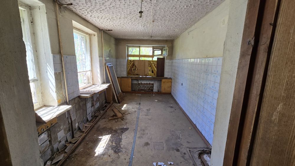 Здание с территорией