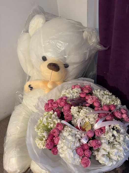 огромный белый мишка