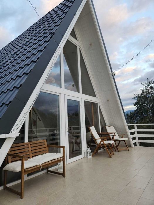 Casa A-Frame stil alb, craciun & revelion LIBER