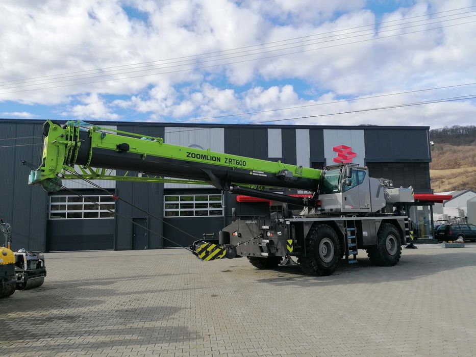 Macara mobila pentru teren accidentat Zoomlion ZRT600
