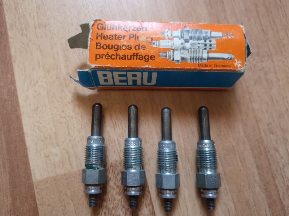Vând set 4 bujii BERU