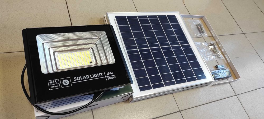 LED Соларен прожектор 200W с отделен панел
