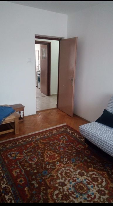 Închiriez apartament 2 camere ,decomandat,ultracentral, lângă Primărie