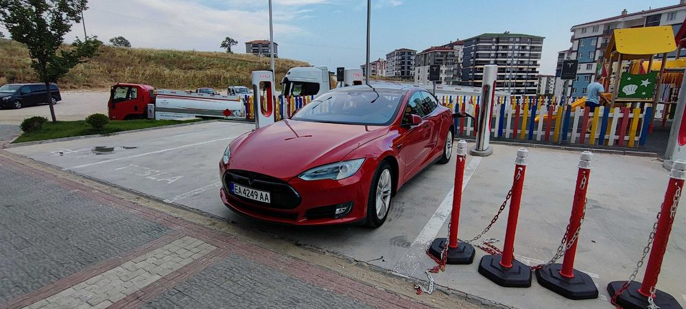 Tesla Model S 85D Small Rear engine