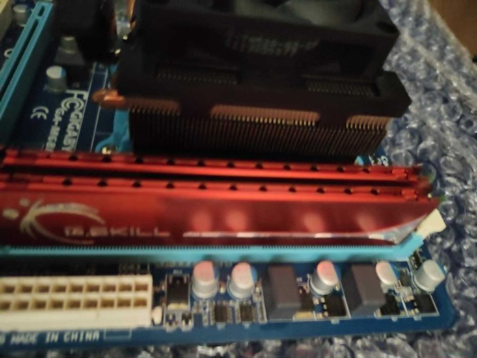 Kit am3 , placa de baza Gigabyte +procesor phenom x4 nuclee  + cooler mare