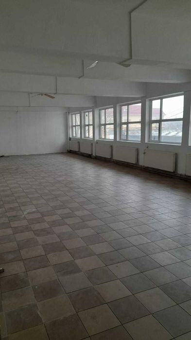 Ofer spre inchiriere Spatiu Comercial