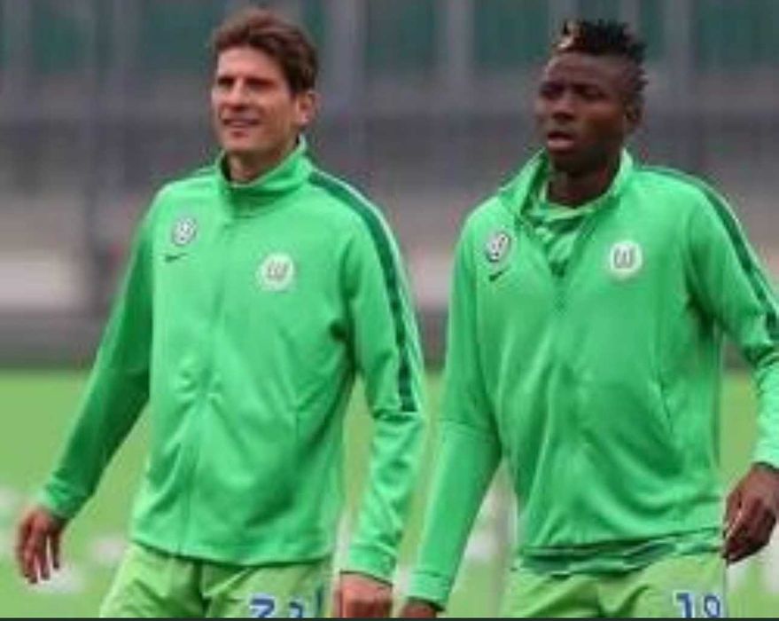 Bluza de trening antrenament Nike VfL Wolfsburg 2017/18 Victor Osimhen 18 Verde M