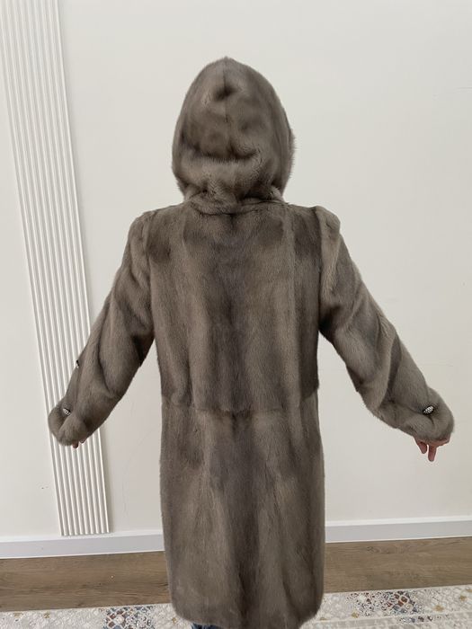 Шуба сатылады. Пальто подарок.