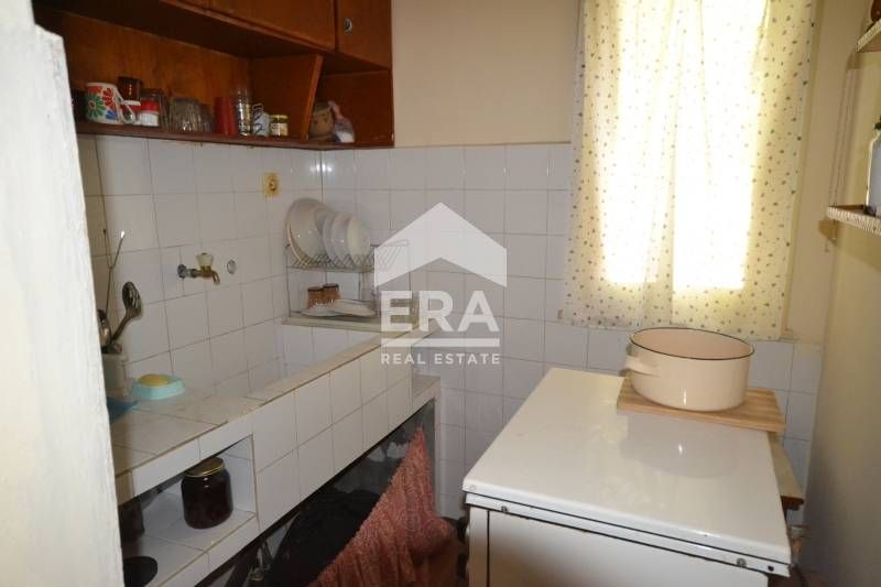 Вила с двор във вилна зона ,,Куба,,