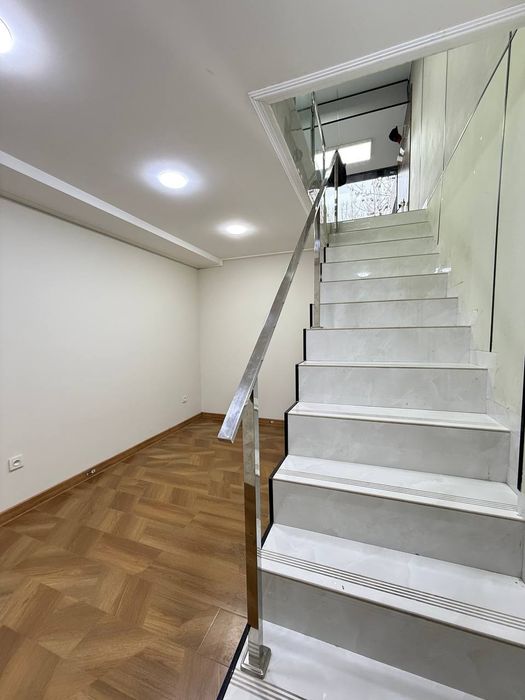 Аренда помещения на Ц-7 Мирабаде Ор Цум