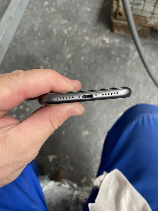 Vand iphone 11 128 g in stare perfecta