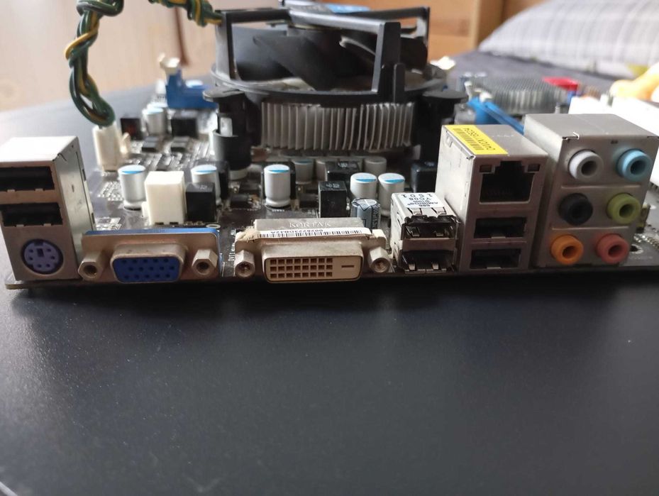 Kit placa de baza AsRock H55M-LE + procesor i3 530 + cooler