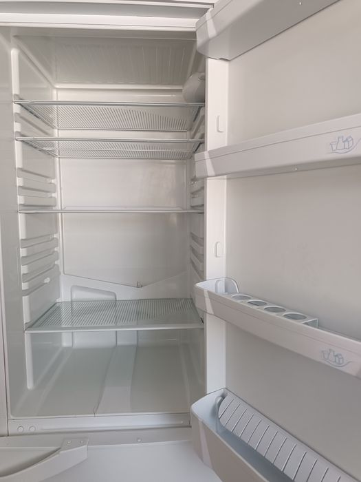 Продам двухкамерный холодильник.зи