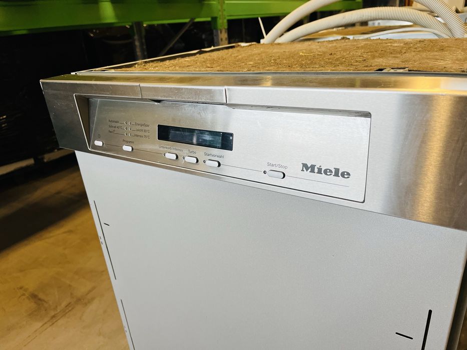 Съдомиялна Miele за полувграждане Inox 14 комплекта