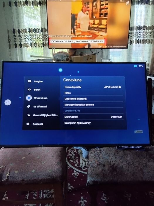 Vând tv Smart Samsung perfect functionabil are folie de protecție ,Bluetooth, YouTube etc mai multe detalii în privat