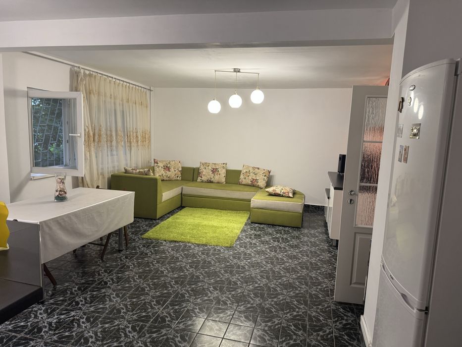 Inchiriez apartament 2 camere Decebal