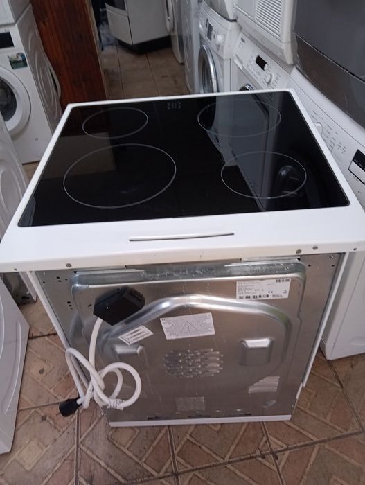 Свободно стояща печка с керамичен плот Gram 2 години гаранция!