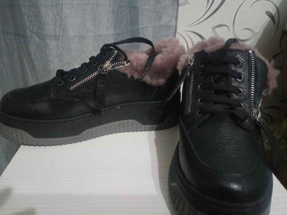 Продам Кеды натуральная кожа  тур