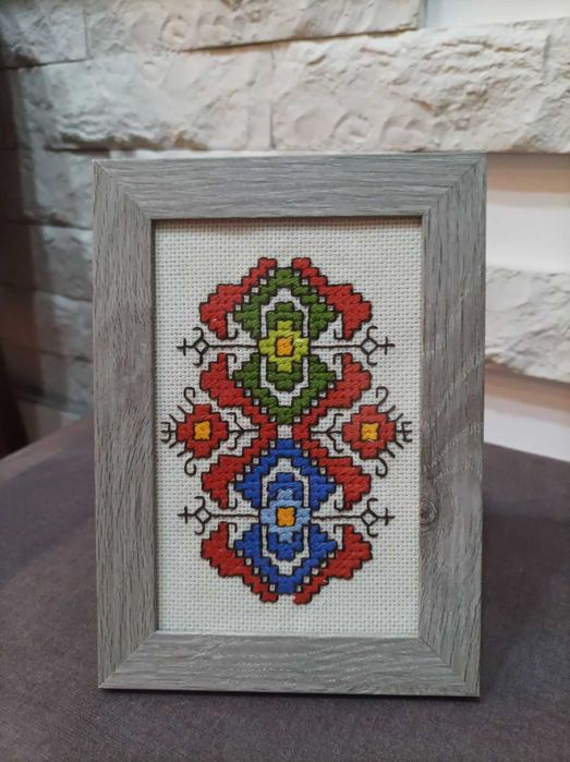 Ръчно бродирана шевица в рамка