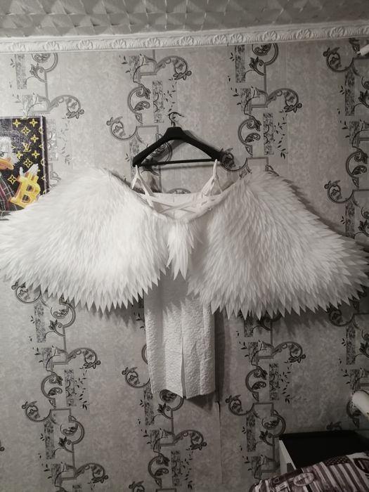 Продам платье с крыльями