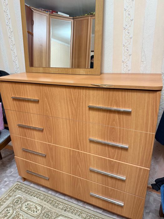 Продается комод деревянный