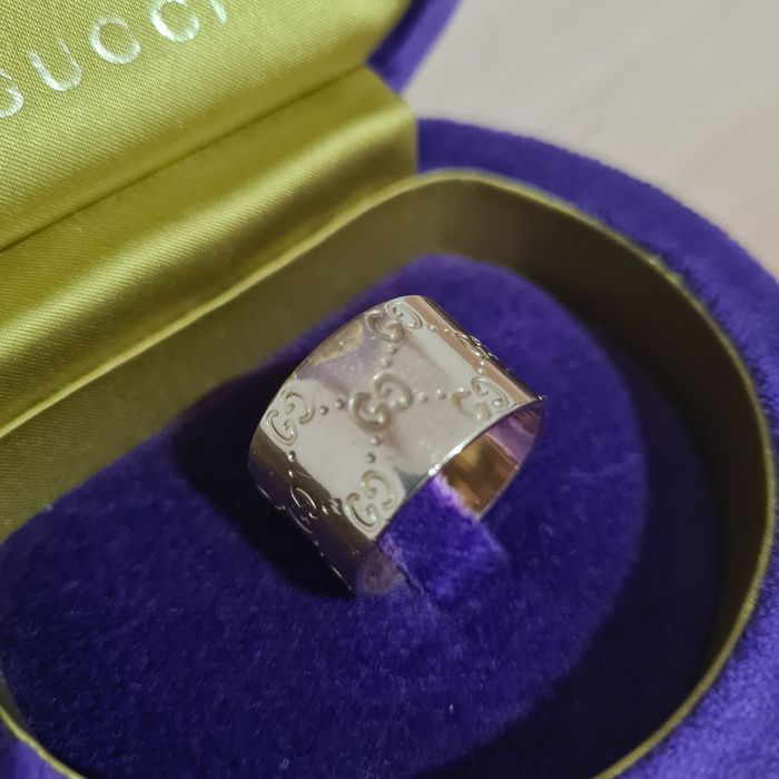 Se vinde inel GUCCI unisex autentic 18 Karate aur