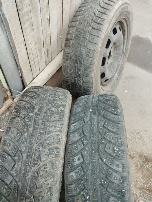 Продам 3 шины с дисками  185 60 R16