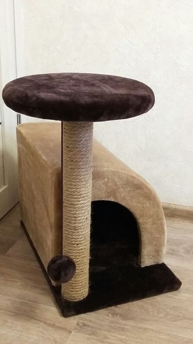 Домик для кошки с когтеточкой