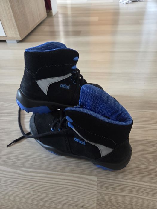 Vând bocanci de protecție  atlas mărimea 35