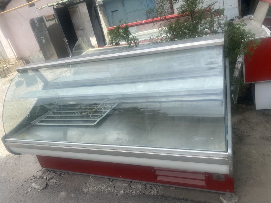 Продается витрине холодильник