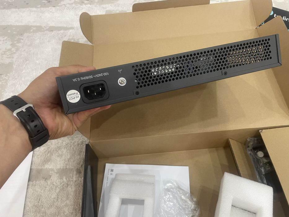 Продам 2 коммутатора гигабитные tp-link tl-sg1016D