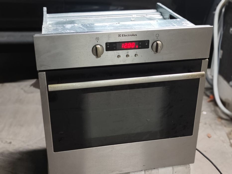 Духовой шкаф и газплита Electrolux