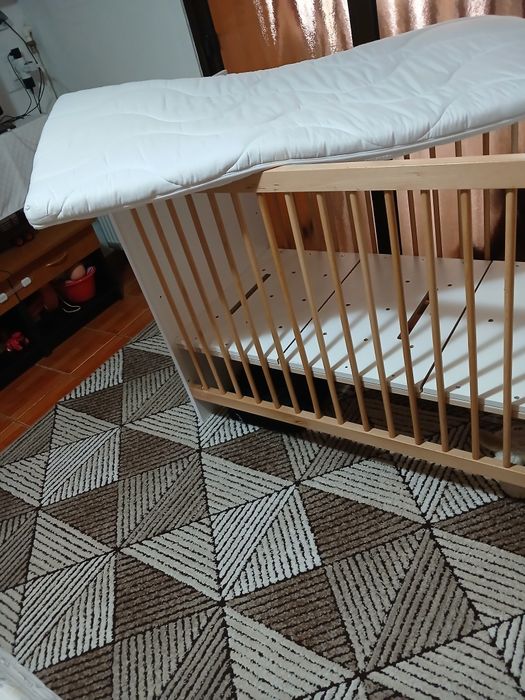 Vand pătuț bebeluș nou ,nefolosit deloc , saltea de cocos nouă